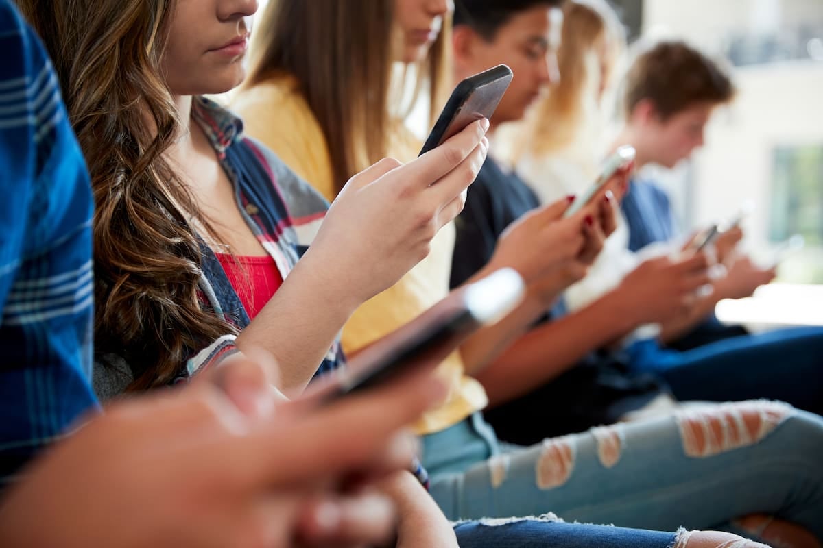 Ahorro adolescente: las inversiones diversificadas crecen junto con las brechas de educación financiera