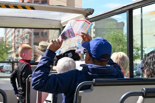 Neuquén despliega un sistema gratuito de transporte turístico con buses, minibuses y colectivos eléctricos