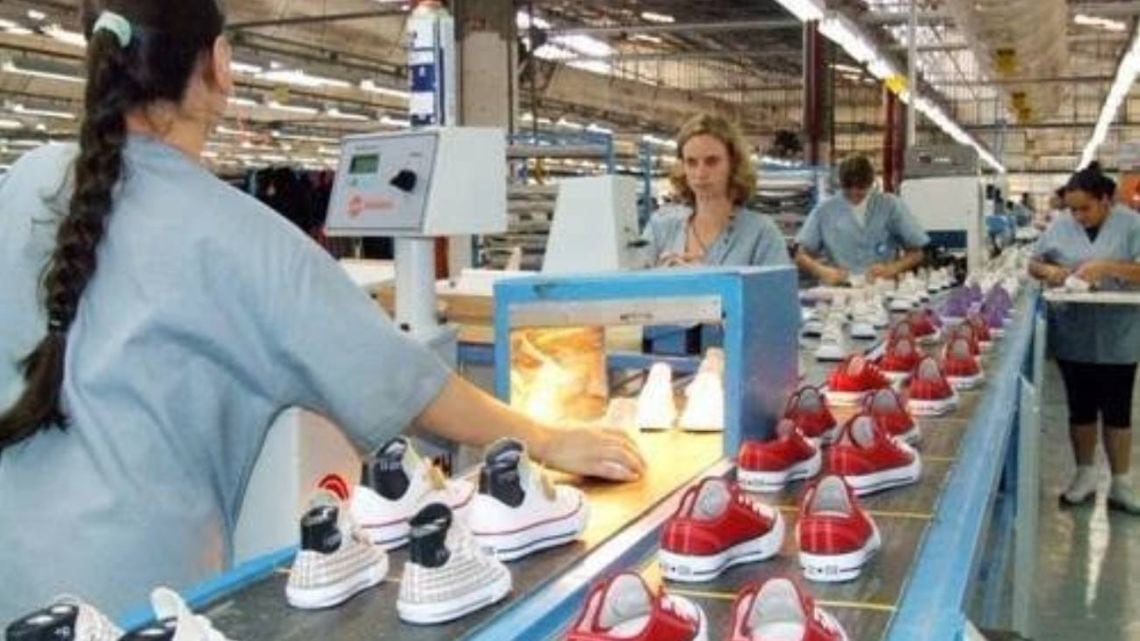 Coopershoes bajó la persiana en Las Flores y dejó a toda su línea de producción en la calle
