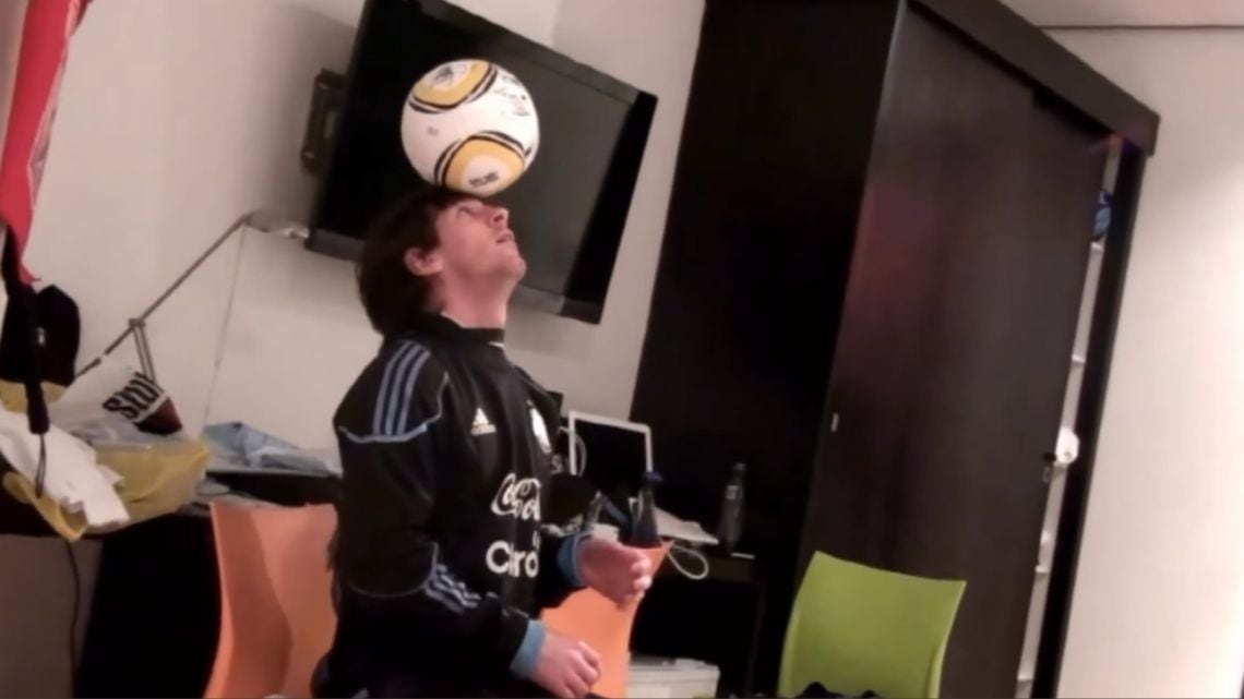 La Jabulani y los pies del diez: el video íntimo de Messi en Pretoria que desempolvó Jonás Gutiérrez