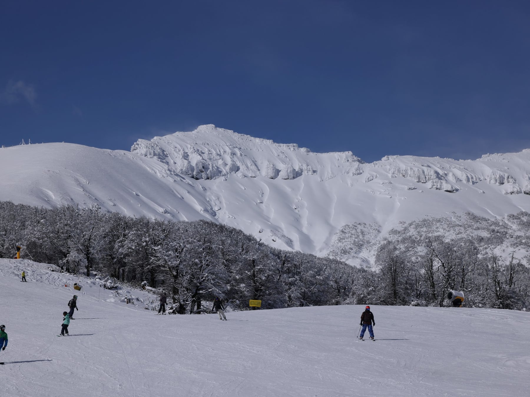 La nieve sigue hasta octubre: los cerros argentinos ofrecen pases más bajos en el tramo final de la temporada
