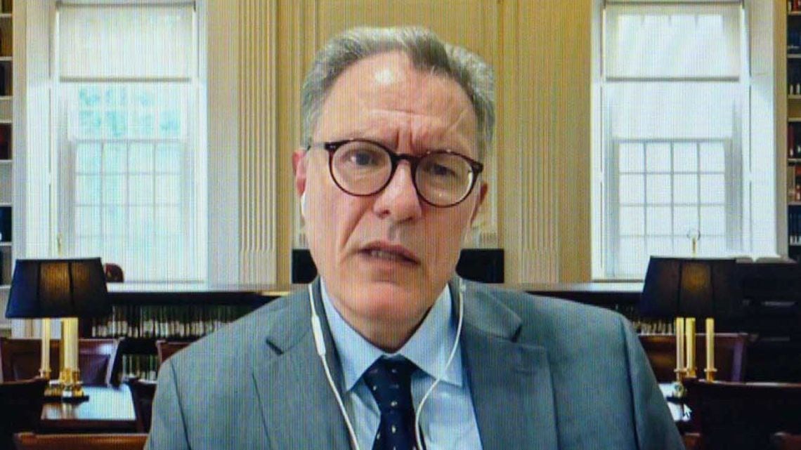 Floridi, el filosofo italiano que le baja el precio a la IA: actua, no piensa