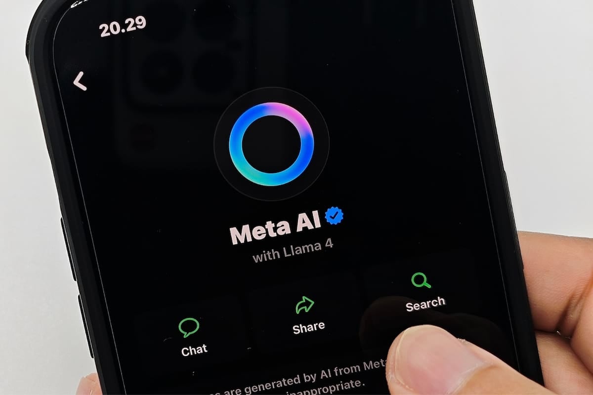 ¿Te molesta el círculo celeste de Meta IA en WhatsApp? Hay un truco exprés para mandarlo al fondo de la lista