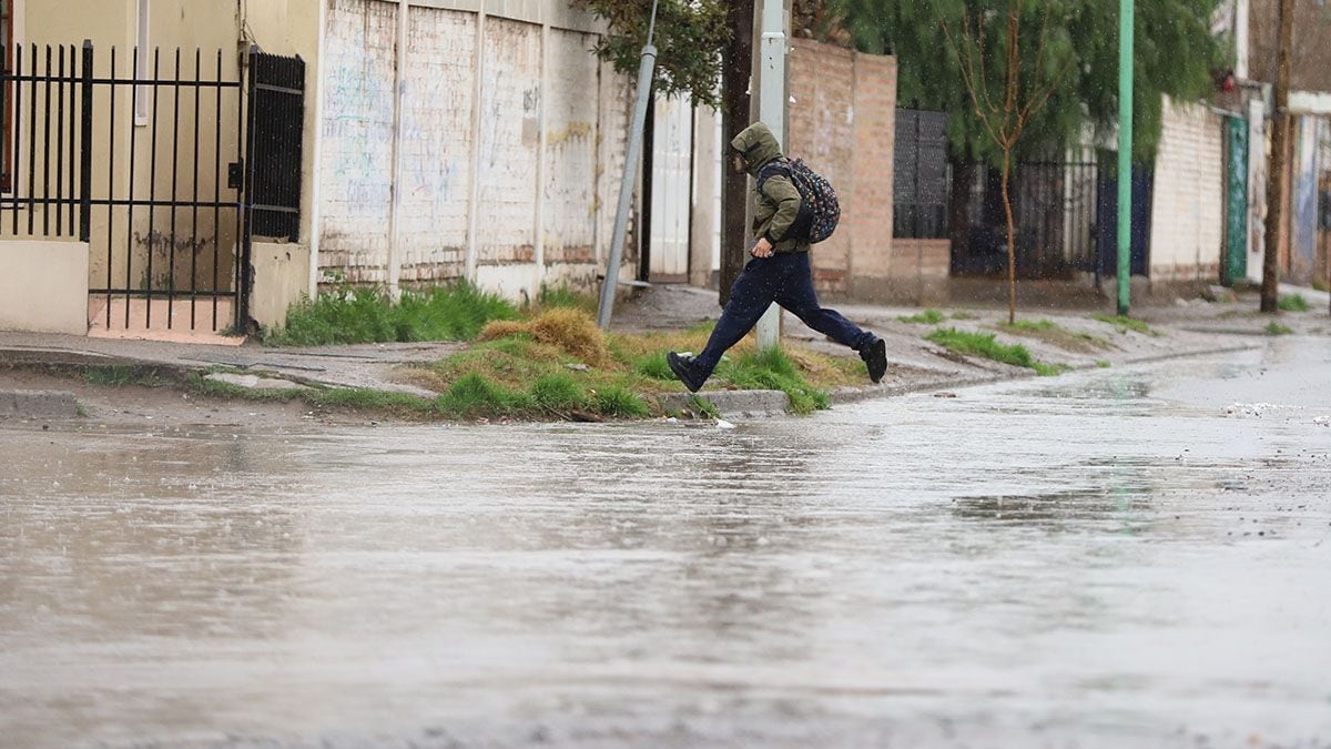 Neuquén bajo alerta: la nieve vuelve a copar la cordillera y el frío se hace sentir en el Alto Valle