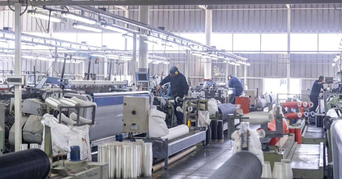 La industria pyme atraviesa un ajuste silencioso: menos turnos, más servicios y empleo en retroceso