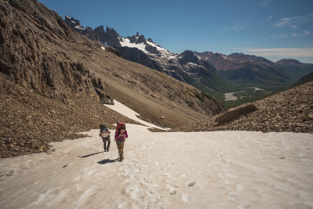 Una docente neuquina que se recibió de guía de senderismo y ahora sale a caminar la Patagonia con sus alumnos de toda la vida