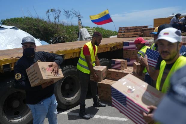 De Neuquén a Caracas: la cruzada personal de un voluntario de Cruz Roja para cumplir el último pedido de un hombre que nunca volvió a casa