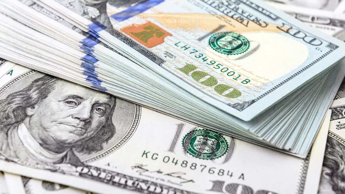 El peso arrancó la semana con el dólar quieto y una inflación de agosto que ya se siente en los servicios