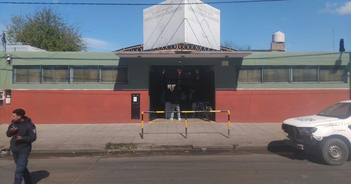 Un revólver en la mochila: investigan cómo un alumno de 15 años disparó dentro de un colegio de La Matanza