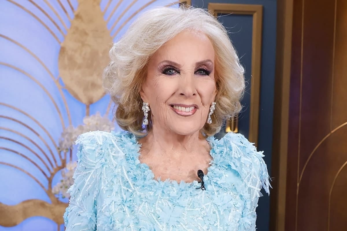 La mesa queda servida otra vez: Juana Viale vuelve a ponerse el delantal de Mirtha mientras la abuela pelea contra la tos