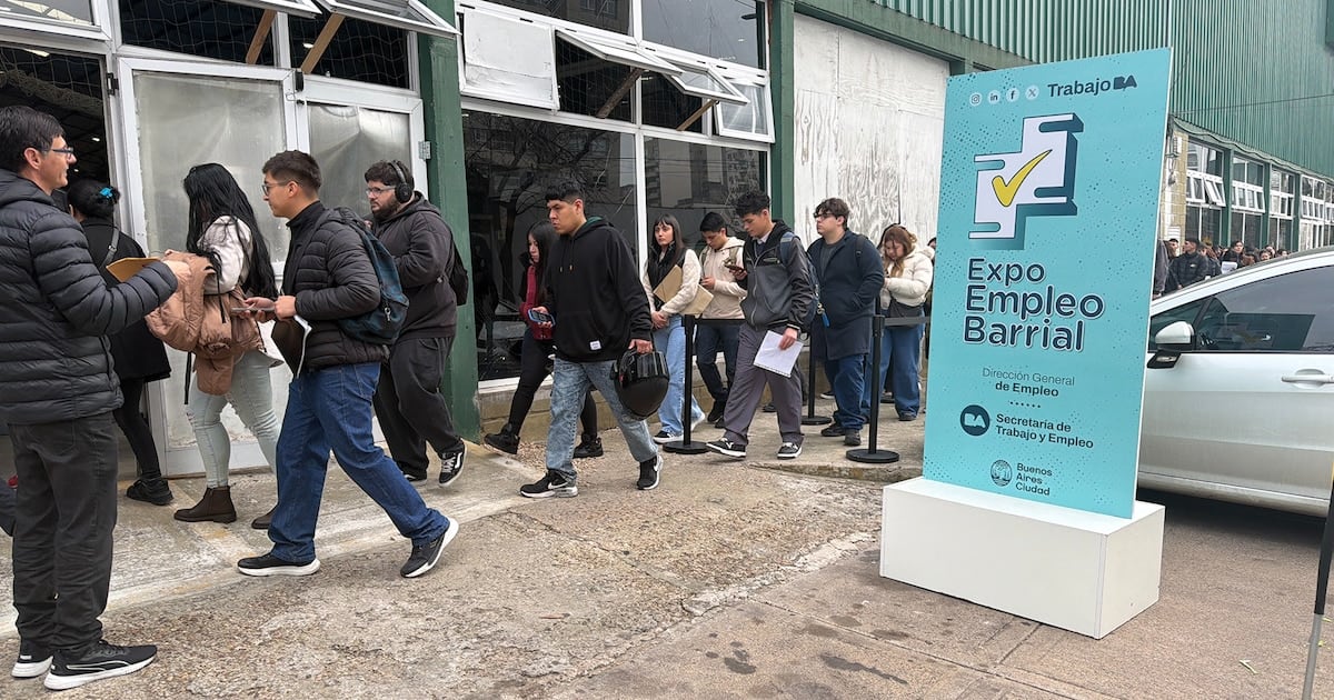 Trasladarse del empleo formal al trabajo por cuenta propia deterioró los ingresos reales casi un 28 por ciento entre 2023 y 2025