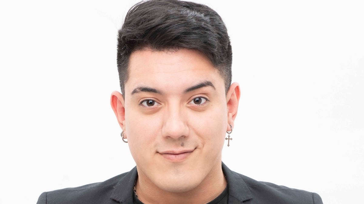 Iván Ramírez se saca la peluca y se sube al escenario con su propia voz: "No sé cantar siendo yo"