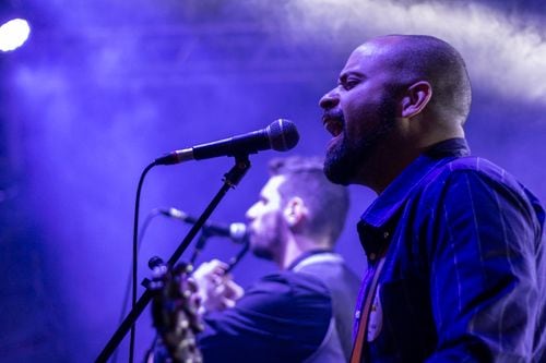 Abel Pintos afina el repertorio: la invitación del Vaticano para cantar ante el papa ya está en marcha y él empieza a elegir canciones
