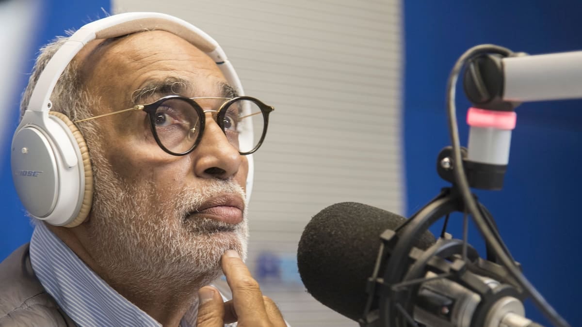 Adiós al Negro González Oro: el locutor que se mudó al mar y se llevó la radio en la valija