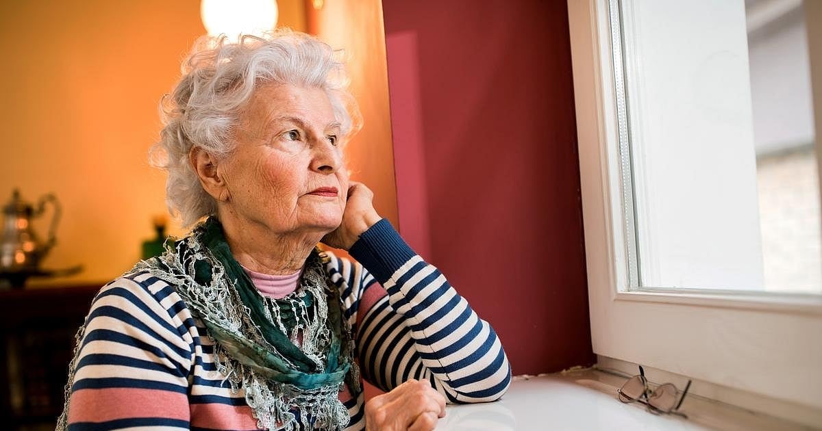 Sentirse solo cuesta más años de vida saludable que estar aislado, según un estudio de gran escala