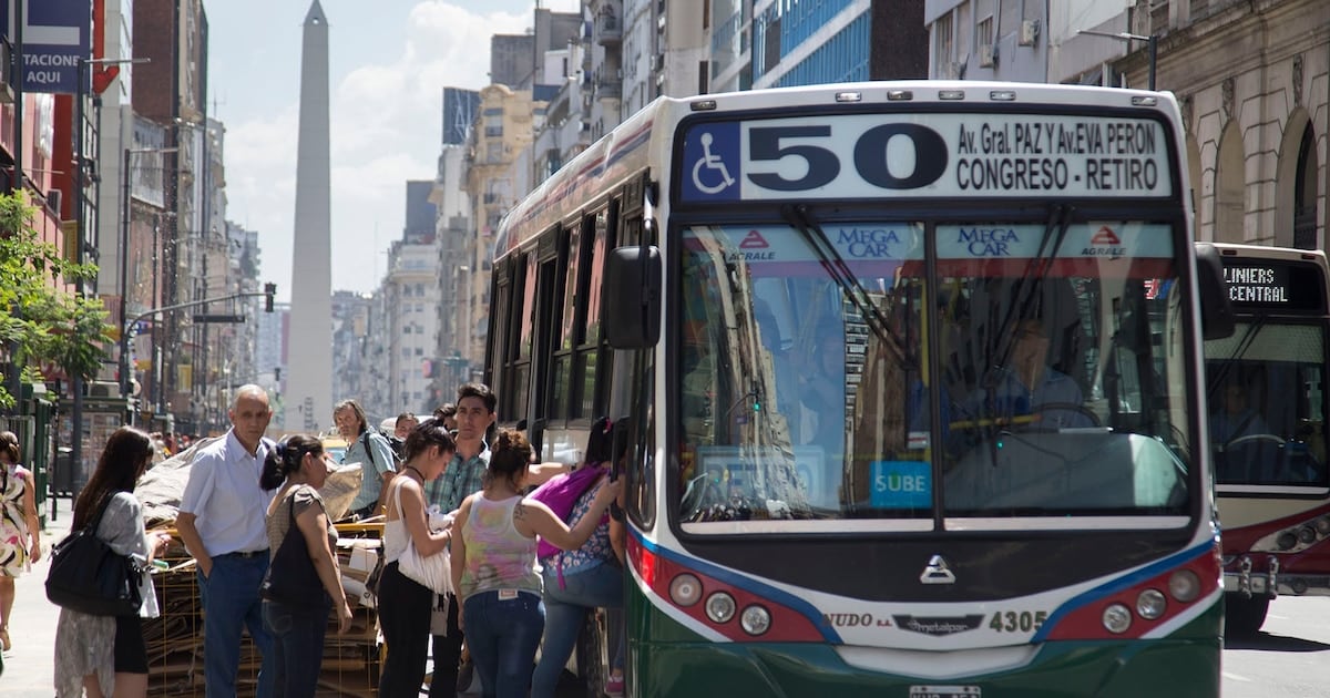 Octubre llega con nuevos valores en colectivos, subte y peajes porteños: cuánto costará cada viaje