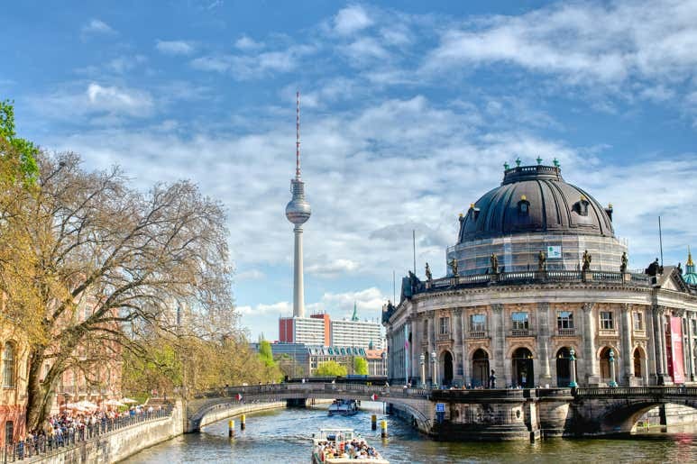 Cuatro puentes alemanes que se visitan a fuerza de tren, ferry y algo de caminata