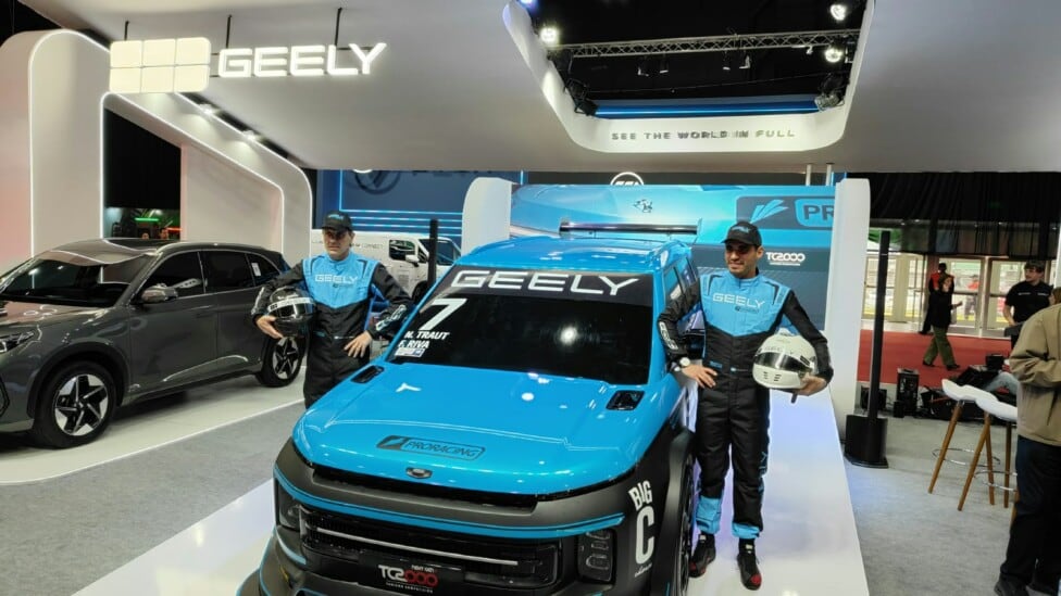 Geely se mete en el TC2000 con dos pilotos y una SUV turquesa
