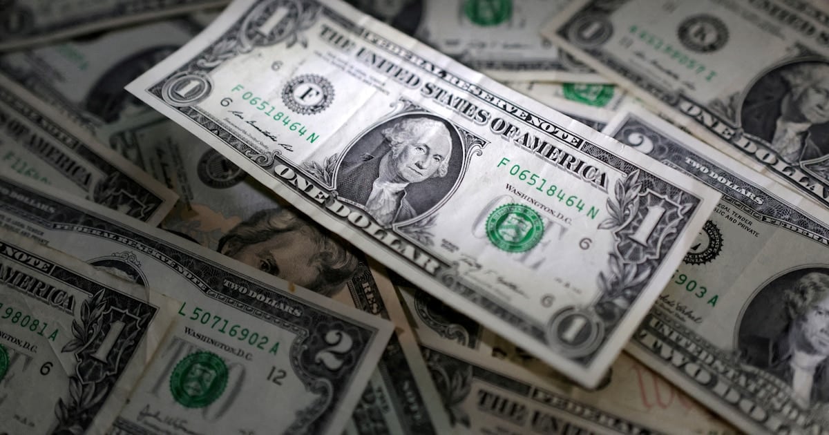 El precio del dólar en mostrador retrocedió en la semana y dejó cinco pesos menos en el Banco Nación