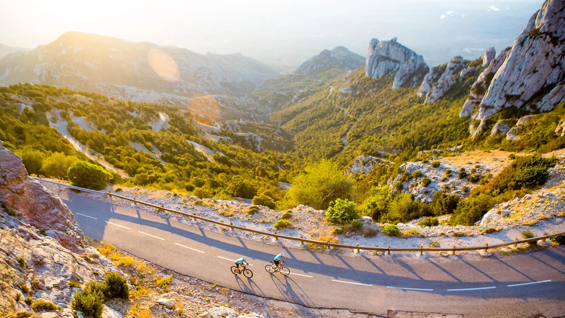 El Grand Tour de Cataluña propone una vuelta de 2.000 kilómetros por el Mediterráneo y los Pirineos con base en Barcelona