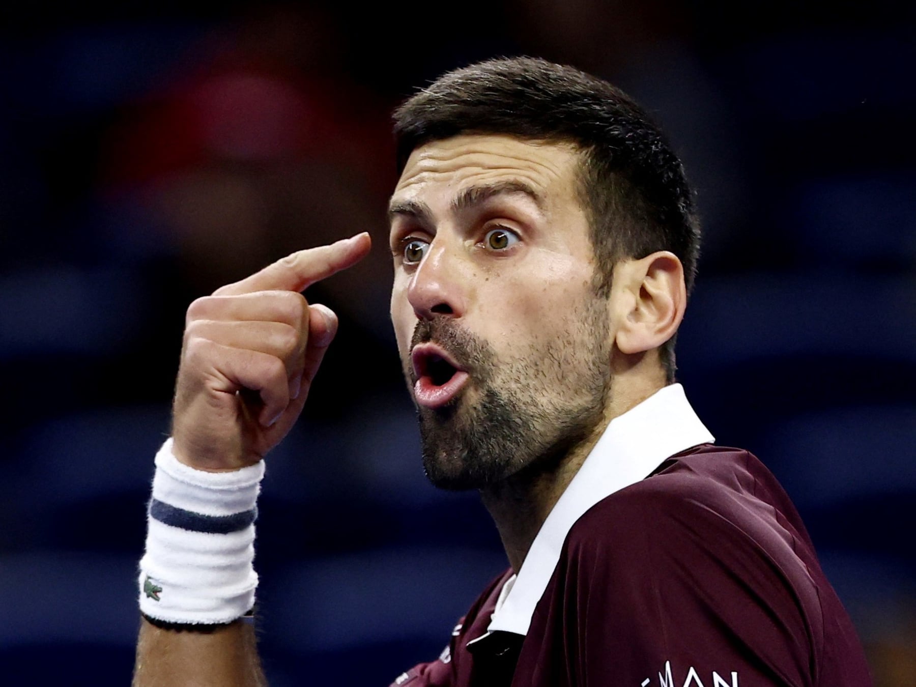 Djokovic revirtió la historia ante Zverev y se metió entre los cuatro mejores en Pekín
