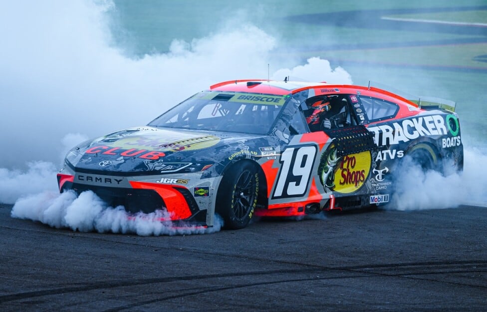 Briscoe ganó en Las Vegas y Larson se escapa en los playoffs de la NASCAR