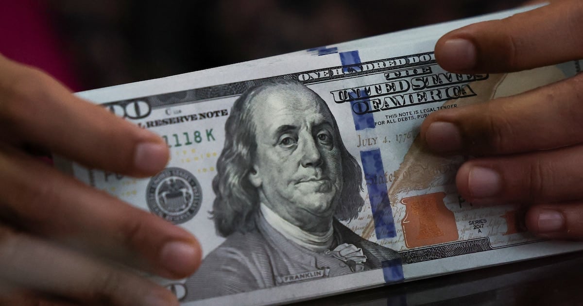 Cotizaciones del dólar cerraron con señales mixtas: el mayorista repitió en $1.520 y el blue avanzó a $1.550
