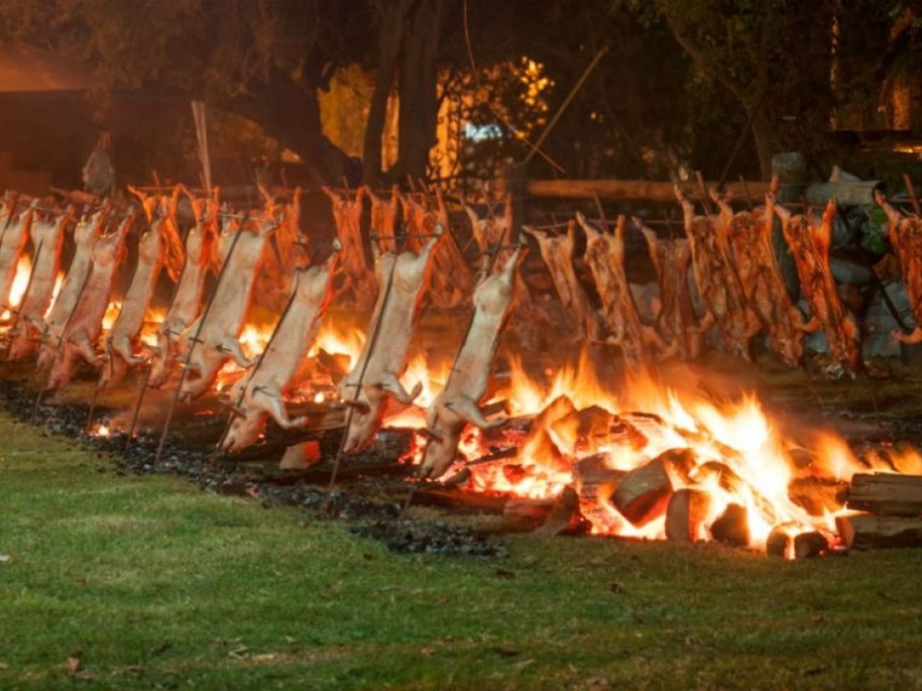 Siete destinos bonaerenses se preparan para desplegar tradición y gastronomía durante el fin de semana largo