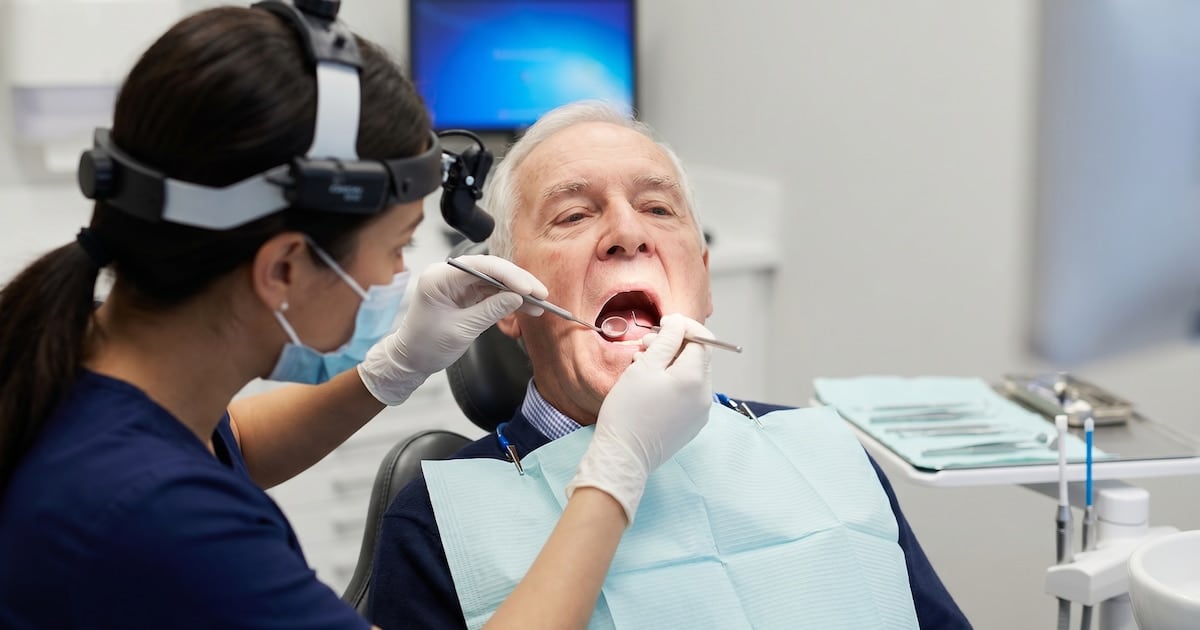 Dientes que se caen, memoria que se apaga: por qué la salud bucal importa más de lo que se cree en la vejez
