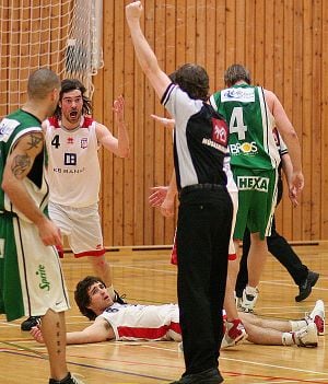 La Gloria se aferró al suplementario y festejó en el Sandrín: Instituto le ganó a Ferro por 97 a 94