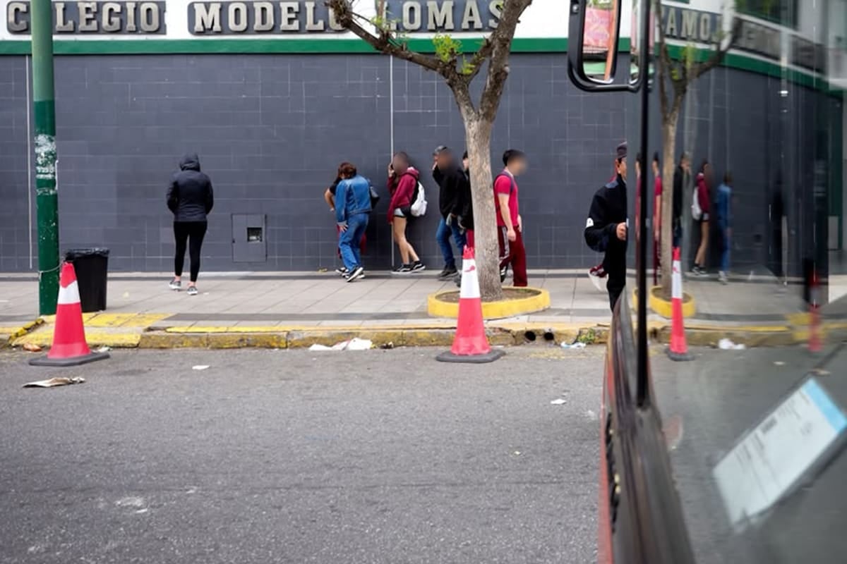 La vergüenza que deja una imagen que no existe: el caso de las alumnas de Lomas de Zamora sacudidas por deepfakes creados por sus propios compañeros