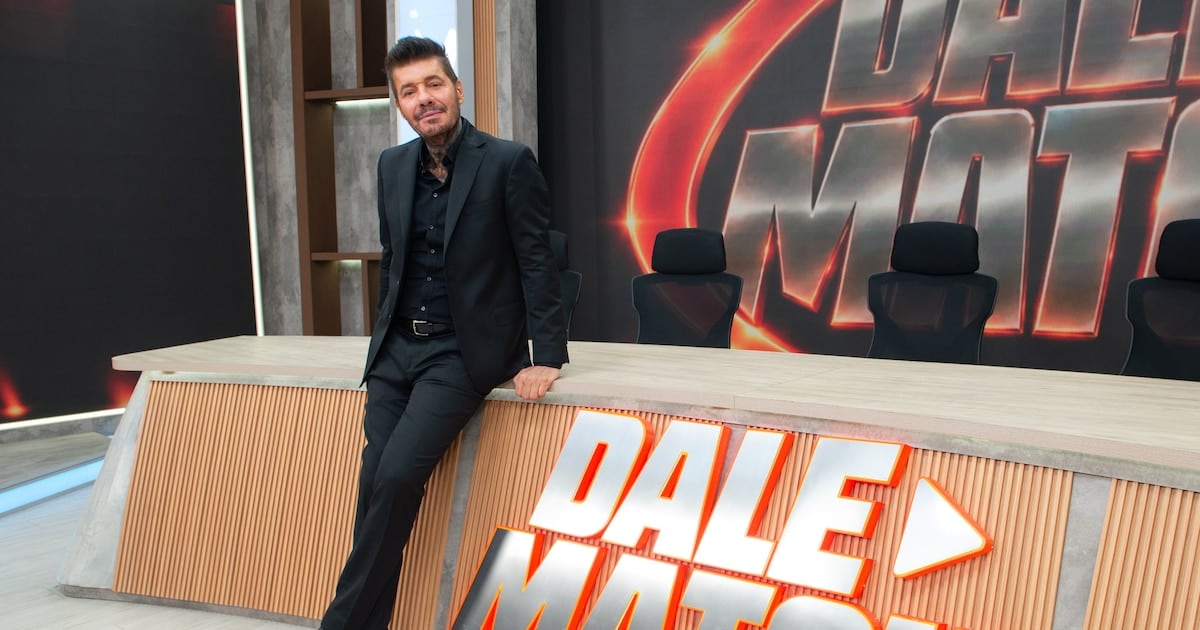Tinelli se reinventa en vivo: vuelve al streaming con humor diario y abre las puertas de su casa