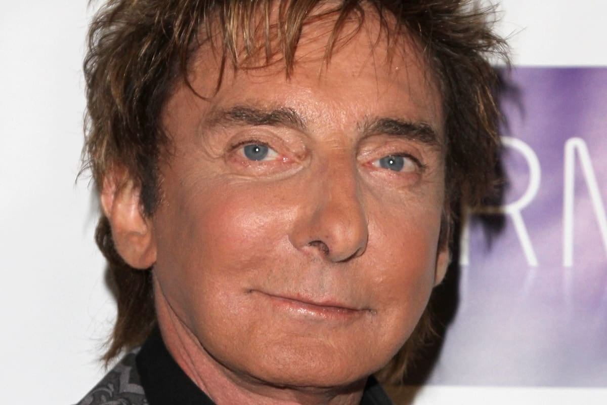 Barry Manilow volvió a parar: una bronquitis lo dejó a oscuras en medio de un show en Las Vegas y otra vez tiembla su residencia en el Westgate
