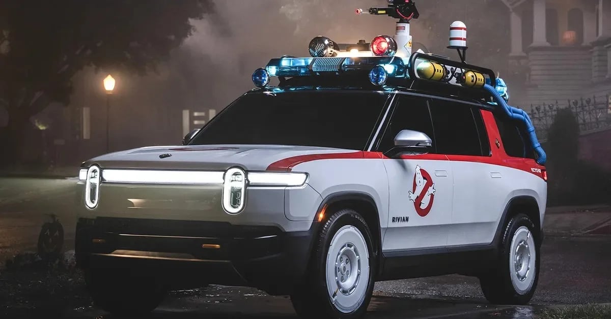 Venkman al volante: Bill Murray se sube a una Rivian y rescata el Ecto-1 en clave eléctrica