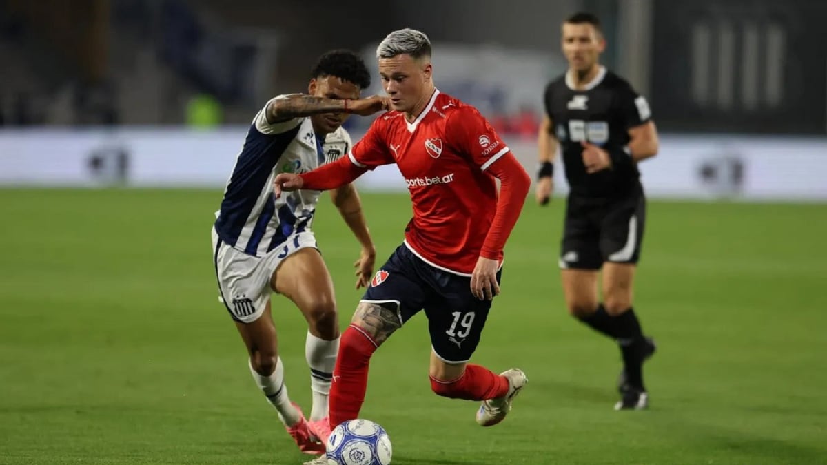 El Rojo se vuelve con gusto a poco de Córdoba: Banegas la gritó, pero el VAR se la sacó