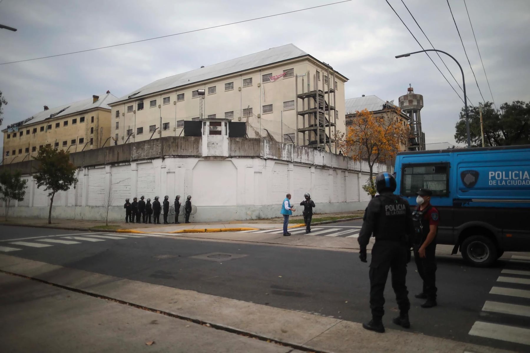 Devoto se vacía: ya trasladaron al 60 por ciento de los internos a Marcos Paz y crecen las denuncias por pertenencias perdidas
