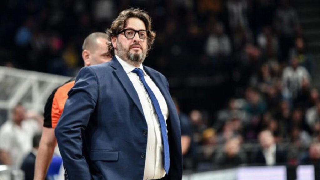 Baskonia cortó a Galbiati y va a buscar a un viejo conocido para apagar el incendio