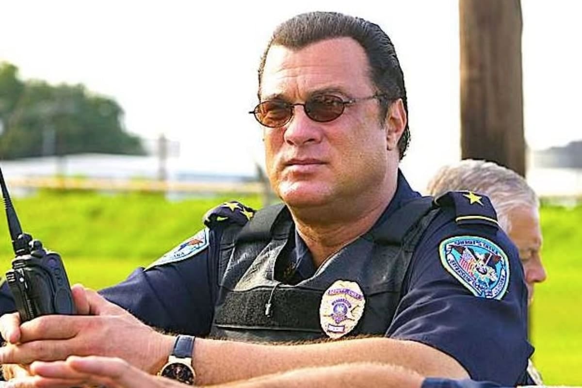 De las patadas voladoras a los operativos en la frontera: la nueva vida de Steven Seagal como policía en Texas