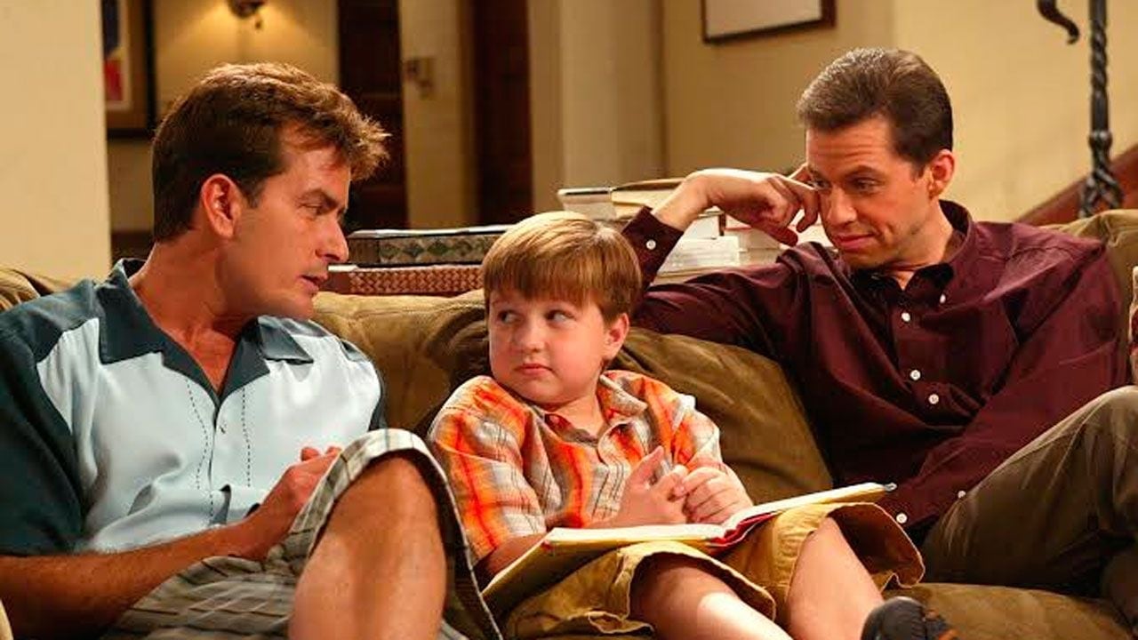 Hugh Grant estuvo a punto de heredar la sitcom que dejó Charlie Sheen y se bajó a último momento