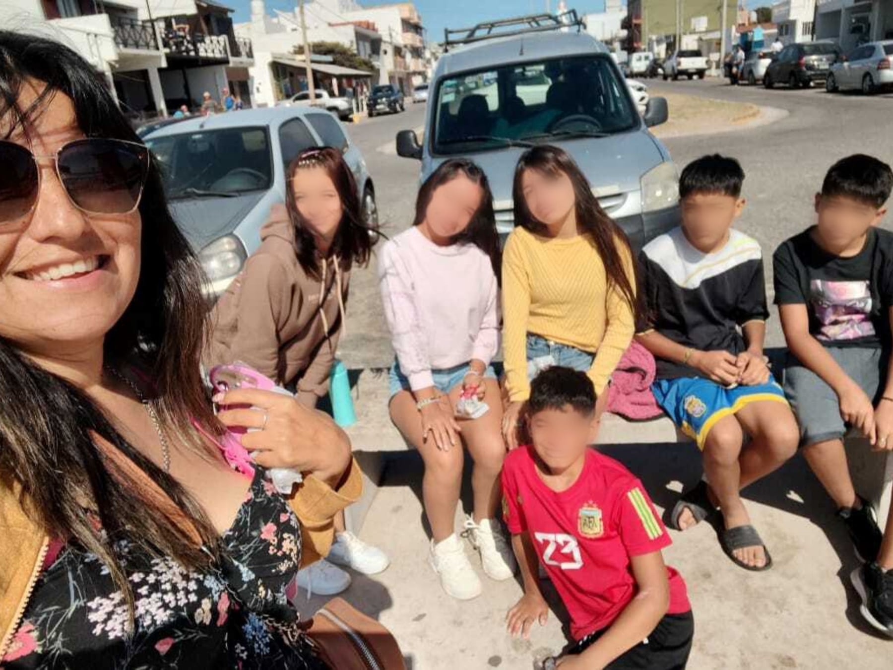 De dos a nueve en una casa: la historia de María Laura, la maestra que adoptó a seis hermanos y terminó siendo madre de siete