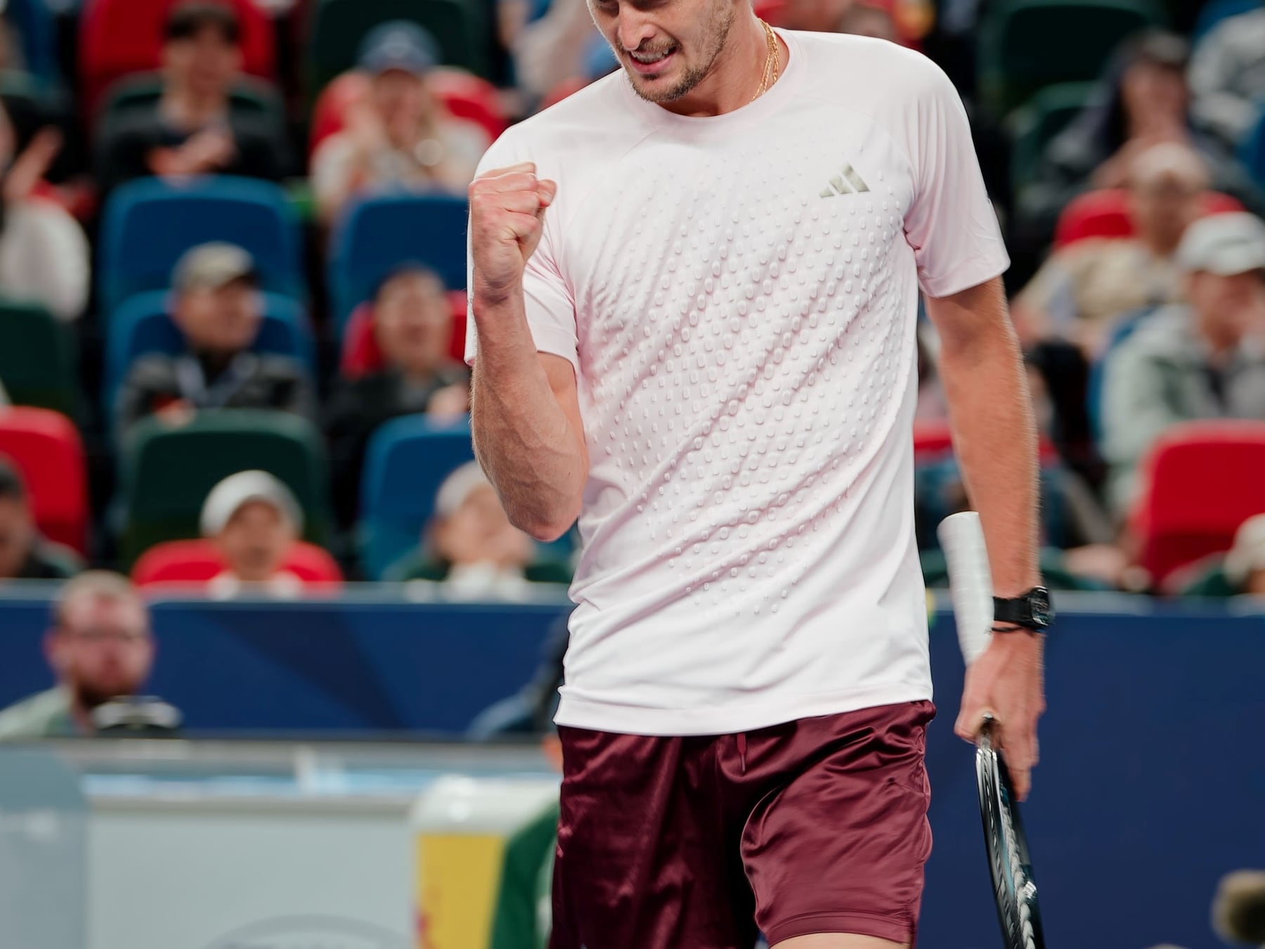 Zverev sigue firme en Shanghái y va por Davidovich Fokina: el alemán, a un paso de otra final