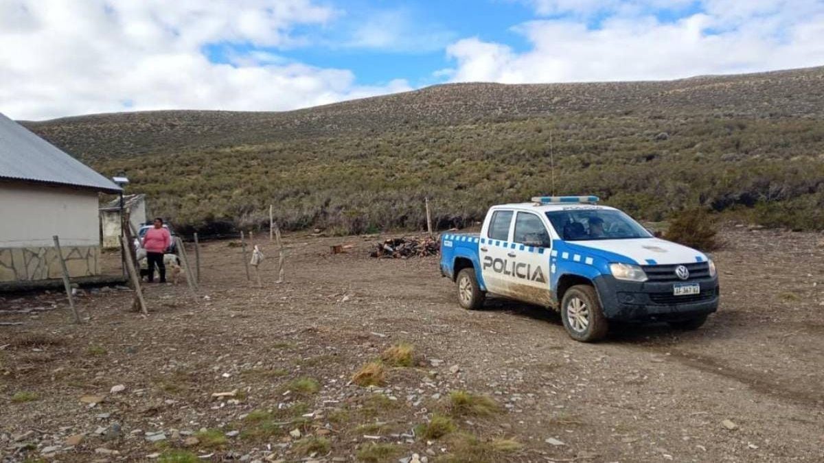 Una semana a oscuras y sin harina: cómo fue el operativo policial que evitó una tragedia en la meseta neuquina