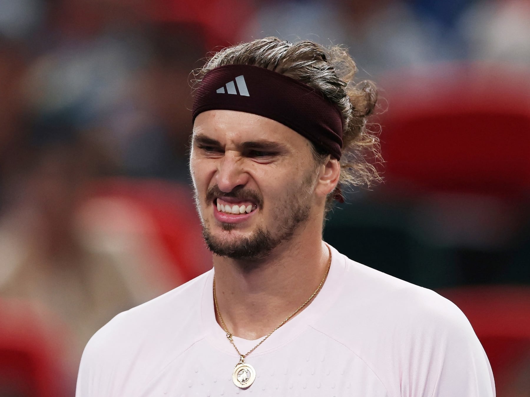Zverev se quedó sin nafta en Shanghái y la final quedó para los pibes españoles