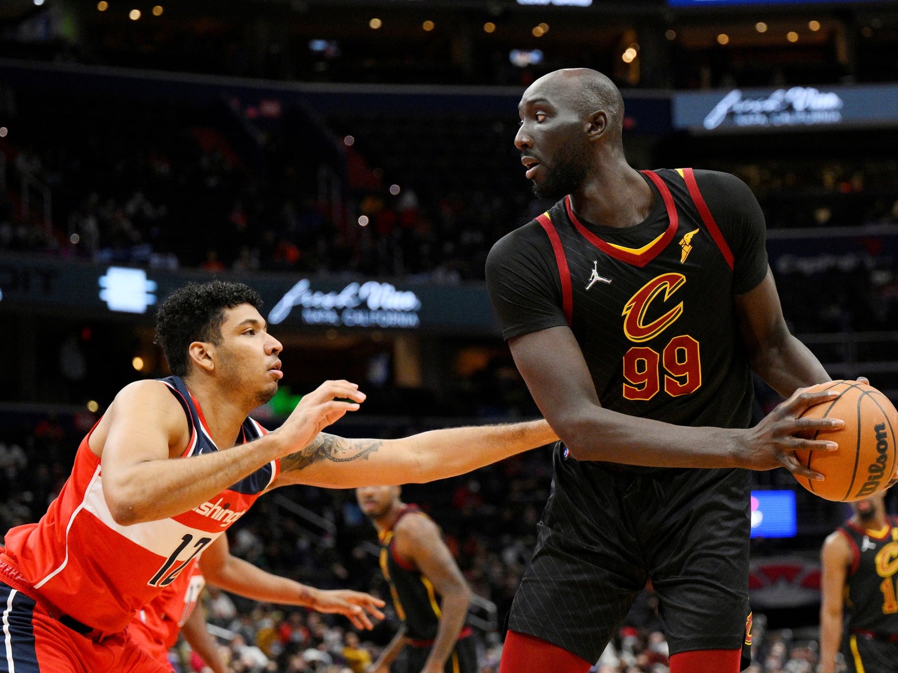 Tacko Fall vuelve a la NBA: el gigante senegalés firmó con Philadelphia y hará doble juego