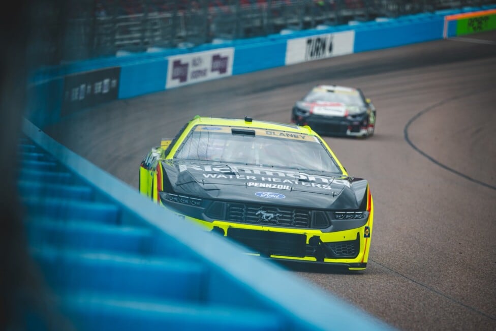 Blaney y el Ford del Penske se adueñaron de Phoenix: a Larson se le complicó la clasificación