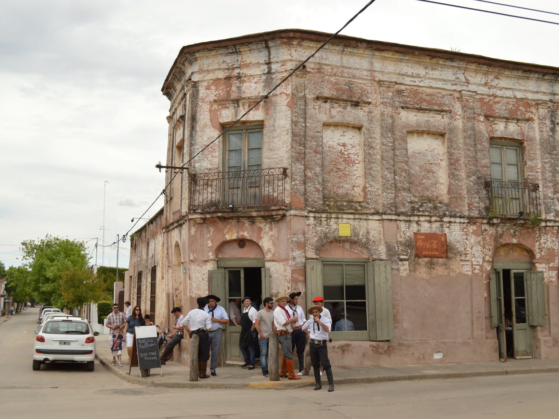 San Antonio de Areco reescribe su identidad artesanal con talleres de platería, joyería de autor y diseño textil