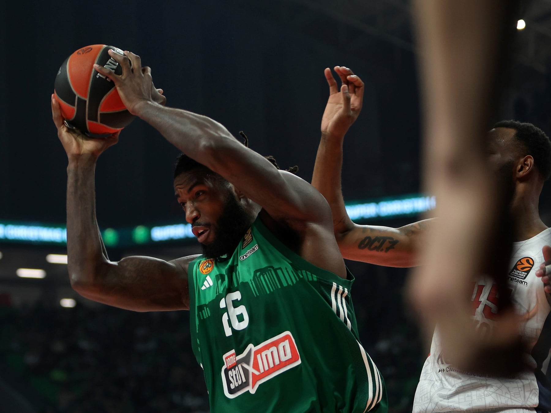 La pelota cae del otro lado: detienen al mandamás del básquet griego por arreglo de partidos