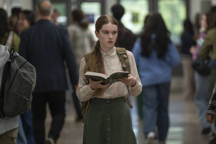 Cinco libros prohibidos, una chica con poderes y un guiño que conecta con el cine de terror: así se lee "Carrie" en su nueva versión