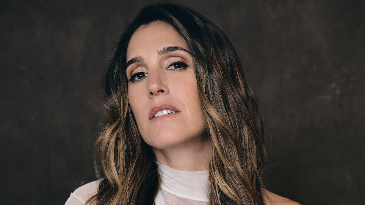 Soledad Pastorutti mira hacia atrás y hacia el campo